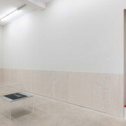 Thea Djordjadze, Back facing front, veduta della mostra. Per gentile concessione di Kaufmann Repetto