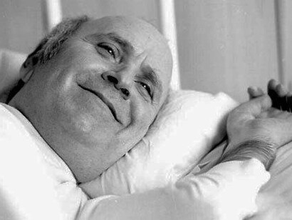 En su voz y en su silencio se revela una verdad difícil de aceptar: que amar la vida no siempre implica prolongarla a cualquier costo