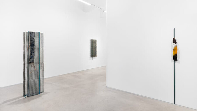 Belén Uriel, Wandering moths, vista da exposição. Cortesia da Galeria Madragoa