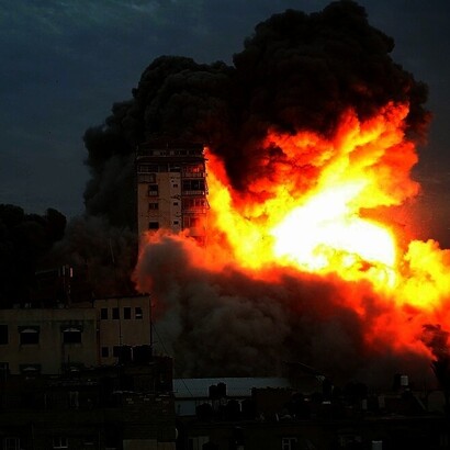 Torre residenziale a Gaza distrutta dai bombardamenti israeliani la mattina dell'8 ottobre 2023
