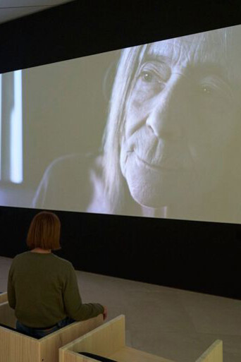 Elena Asins, Antígona, vista de exhibición. Cortesía del Museo Picasso Málaga