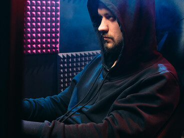 The digital world offers connection, but for many, it also brings exposure to cyberbullying, toxic discourse, and harassment—challenges this man silently faces behind the screen