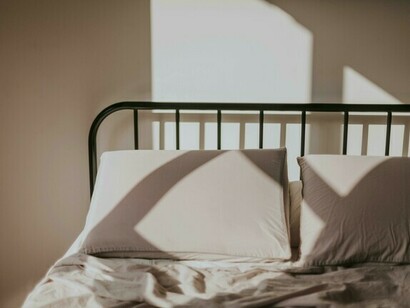 Fueron cayendo en un trance, cediendo a la gravedad con la delicadeza y el absoluto control de los movimientos para posar una ofrenda valiosa ante un ser divino