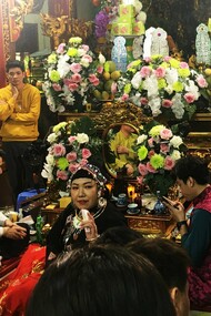 On the occasion of the annual spring festival in Vietnam, artists, along with mediums and spirit mediums from various local communities across the country, participated in Hau Dong performance