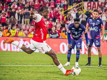 Hugo Rodallega aparece como una figura emblemática que desafía los prejuicios sobre la edad en el fútbol, al marcar el gol decisivo de una final a los 39 años y hacerlo, además, estando lesionado