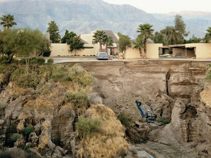 Joel Sternfeld, After a flash flood, Rancho Mirage, California, July 1979, 1979. Courtesy of Fotomuseum Winterthur