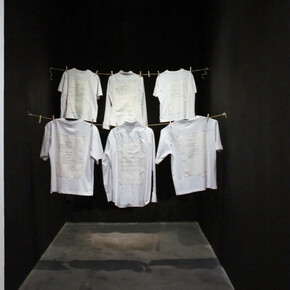 Ana María Caballero, Entre domingo y domingo, vista de exhibición. Cortesía de Max Estrella