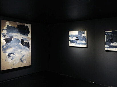 Huang Rui, Sea of silver sand, exhibition view. Courtesy of 10 Chancery Lane Gallery