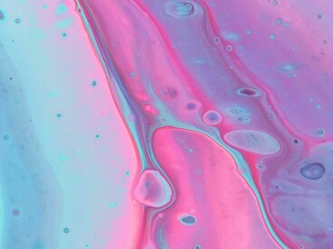 E il nero è solo un mantello che ripara l’armonia dal freddo della neve, che è bianca