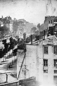 Daguerreótipo: Boulevard du Temple (primeiras figuras humanas registadas numa fotografia),1838, por Daguerre