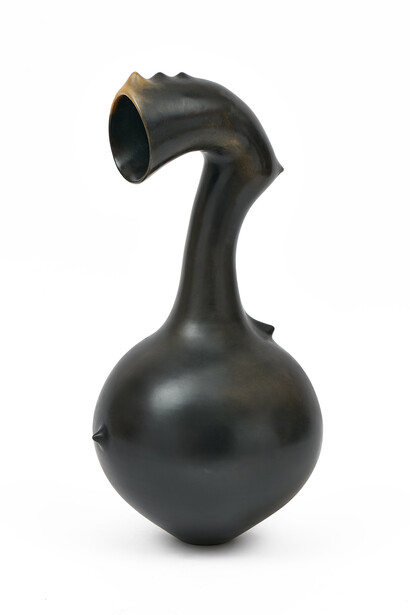 Magdalene Odundo, Untitled vessel, 2023. Courtesy of Xavier Hufkens Gallery