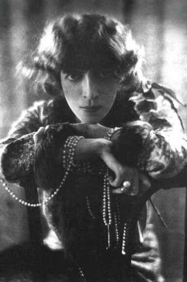 “Perle”, ritratto della marchesa Luisa Casati di Adolf de Meyer, 1912