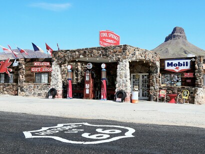 Now a museum and gift shop, it’s a glimpse into the past when Route 66 was a major
highway. Cool Springs, Arizona, USA