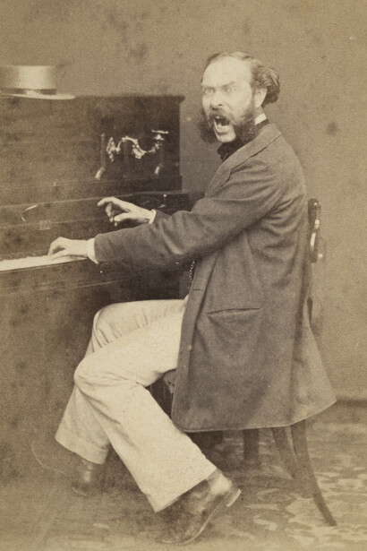 Ghémar Frères, Autoportrait de Louis Ghémar au piano, vers 1862. Avec l'aimable autorisation de FOMU