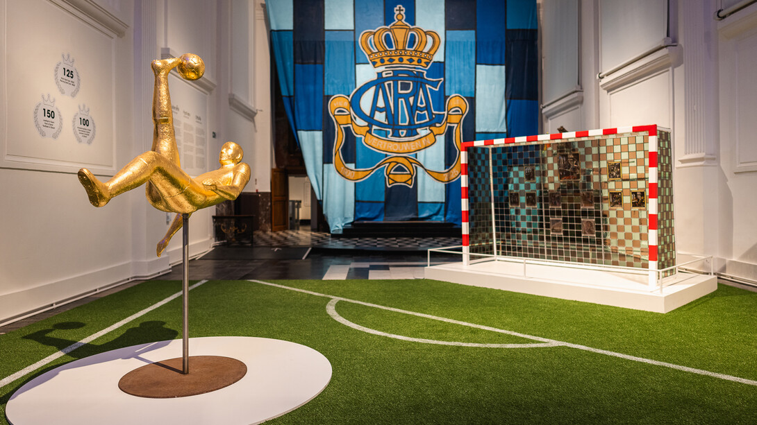 Offside. Football in the city, exhibition view. Courtesy of STAM