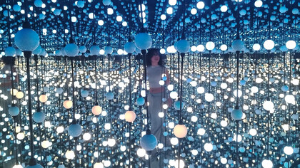 Une mer de lumières où le corps, l’espace et les sens ne font plus qu’un