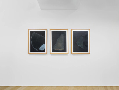 Albert Baronian, Tra Terra e concetto (Between Earth and concept), exhibition view. Courtesy of QG Gallery