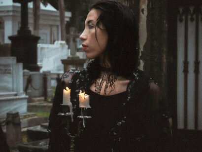 Não quero deixar o peso de um túmulo que obriga visitas formais, nem ser lembrado através da pedra fria. Prefiro que as minhas cinzas repousem num lugar bonito, para que quem quiser se lembre de mim sem obrigação nem luto prolongado. Porque, no fim, quando já não estiver cá, não terei voto da matéria. A dor será dos outros