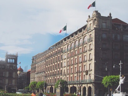 Lo extraño llegó cuando me invitaron a dar una conferencia remota para un festival de guitarra en México. Gran Hotel Ciudad de México - Mexico