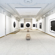 Bao Vuong, Between shadow and light: infinity, exhibition view. Courtesy of Ceysson & Bénétière 