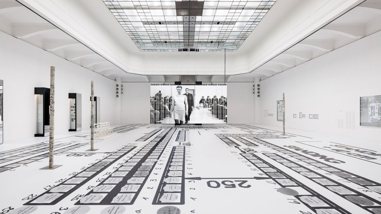Helmut Lang, Séance de travail 1986–2005, exhibition view. Courtesy of MAK