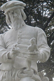 Statue de Jean Cousin l'ancien au square Jean Cousin à Sens en France
