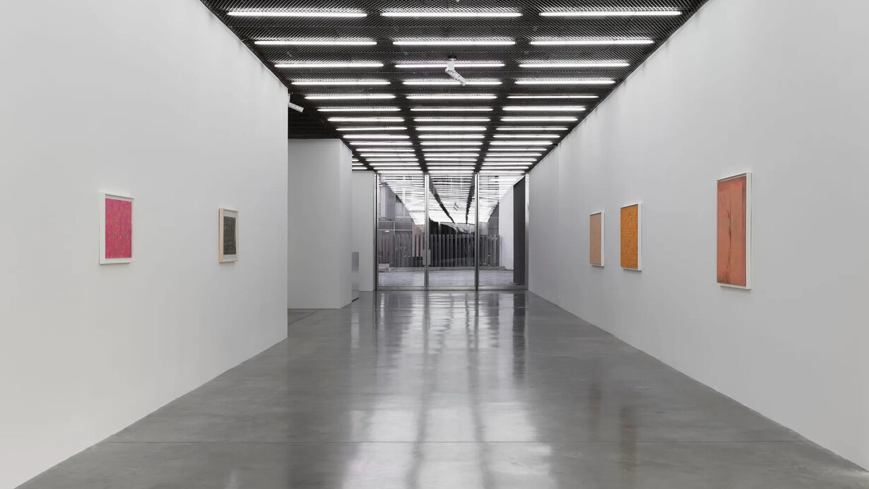 Howardena Pindell, Off the grid, exhibition view. Courtesy of White Cube