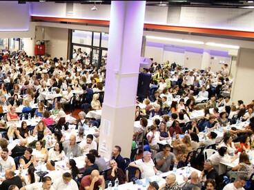 Congreso mundial de cábala. Bnei Baruj es una institución educativa que utiliza el método de la cábala para enseñar el camino hacia la unidad, la convivencia pacífica sustentada en el amor al prójimo. Petaj Tikva, Israel