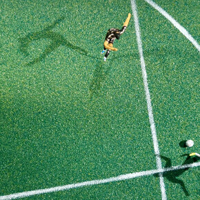 Lyndon J. Barrois, Sr., Brazil 2–0 Germany, 2002, Brazil’s Ronaldo slips past
Germany’s Oliver Kahn to score, detail of Fútballet, 2018. Courtesy of Los Angeles County Museum of Art