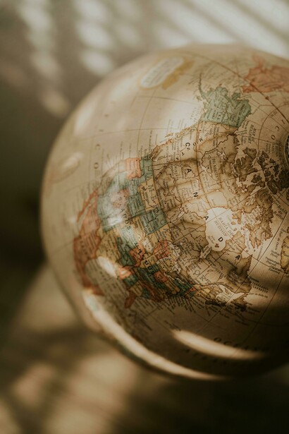 A nivel global, el poder se ha vuelto difuso, opera a través de redes invisibles y ya no necesita declarar sus conflictos para imponer su dominio