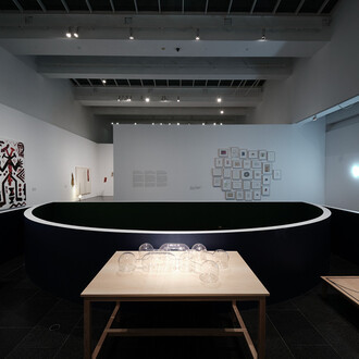 Like a dance of starlings, exhibition view. Courtesy of MACBA