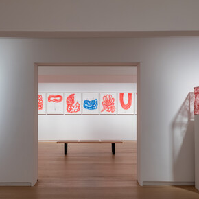Chiharu Shiota, Echoes between, vue d’exposition. Avec l’aimable autorisation de l’artiste et de Templon. Photo de Charles Roussel