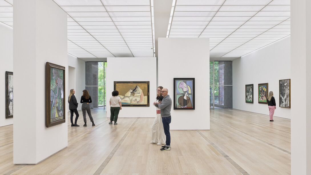 Divers artistes, There is only one thing I fear in life, my friend: One day, the black will swallow the red, vue d’exposition. Avec l’aimable autorisation de la Fondation Beyeler