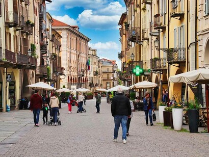 Via Roma, la strada principale di Cuneo, l'antica via Regia, Italia