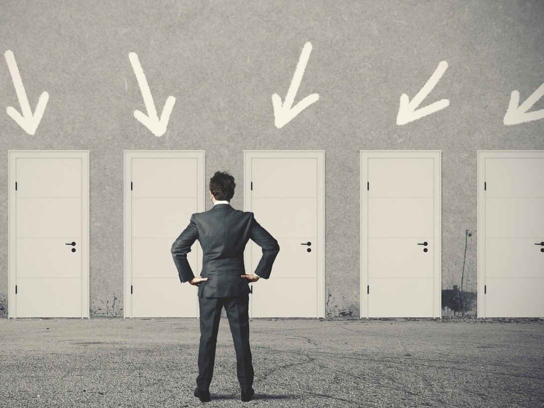 склонение числительных 40 90 100 презентация. фитнес сестра. женщина в окружении мужчин. тройные сочетания цветов. четыре девушки и парень.