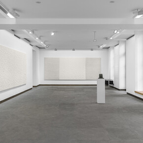 Loïc Le Groumelle, Écritures, mégalithes et cupules III, exhibition view. Courtesy of Galerie Karsten Greve. Photo by Nicolas Brasseur