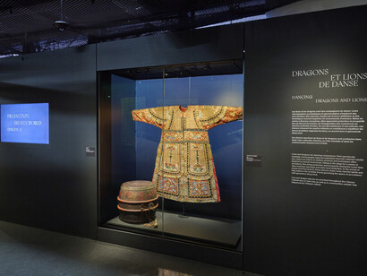 Dragones, vista de exhibición. Cortesía del Musée du Quai Branly