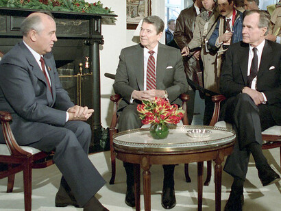 President Ronald Reagan and George H. W. Bush Meeting with General Secretary Mikhail Gorbachev of The USSR in Governor'S Island New York, USA, 1998