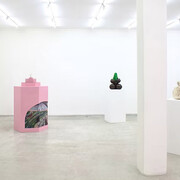 Eliana Quilla, Te busco, noche, vista de exhibición. Cortesía de Linse Galería