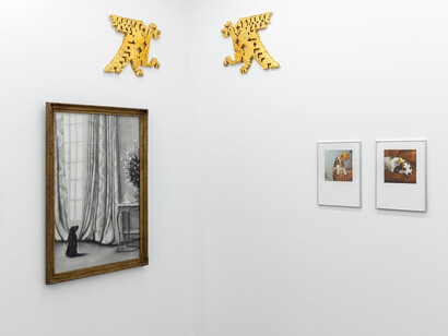 Varios artistas, Hay un pájaro azul en mi corazón, vista de exhibición. Cortesía de Galería Hache 