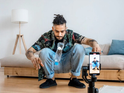 A man using his smartphone to blog, showcasing the growing influence of digital media trends and social media influencers