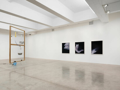 Yuko Mohri, Falling water given, exhibition view. Courtesy of Tanya Bonakdar Gallery