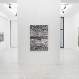 Klaus Rinke, Prototype – Photographs from the seventies, veduta della mostra. Cortesia di Thomas Brambilla