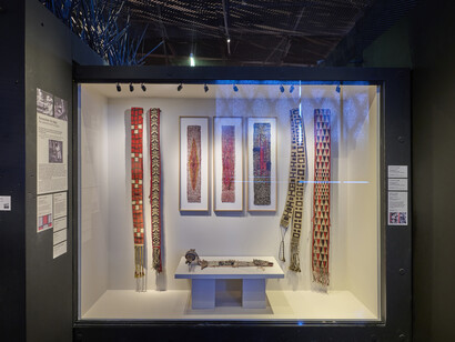 El hilo viajero, vista de exhibición. Cortesía del Musée du Quai Branly