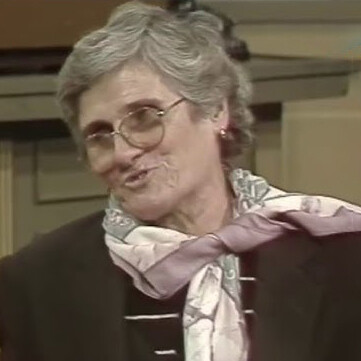 En aquella mesa, rodeada de trajes y suficiencia, sentenció que no iba al Congreso “por deporte”, sino porque el hambre obliga a decir la verdad sin pedir permiso