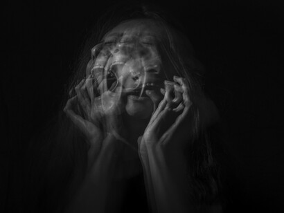 En un mundo de prisas y presión constante, muchas personas se rompen por dentro mientras intentan parecer fuertes por fuera