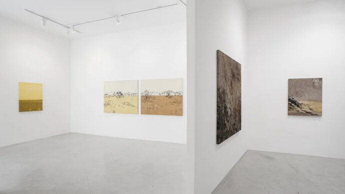 Marina Schroeder, Não se toca sem algum risco o íntimo das coisas, exhibition view. Courtesy of Aura Gallery