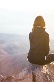 A woman rests during a workout: exercise plays an important role in maintaining stress levels 