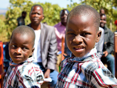Grandir sans humiliation, apprendre sans chaînes, rêver sans limites : l’espoir d’un monde plus juste commence souvent par l’enfance