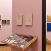 Neide Sá: vida, doce mistério, vista da exposição. Cortesia da Pinacoteca